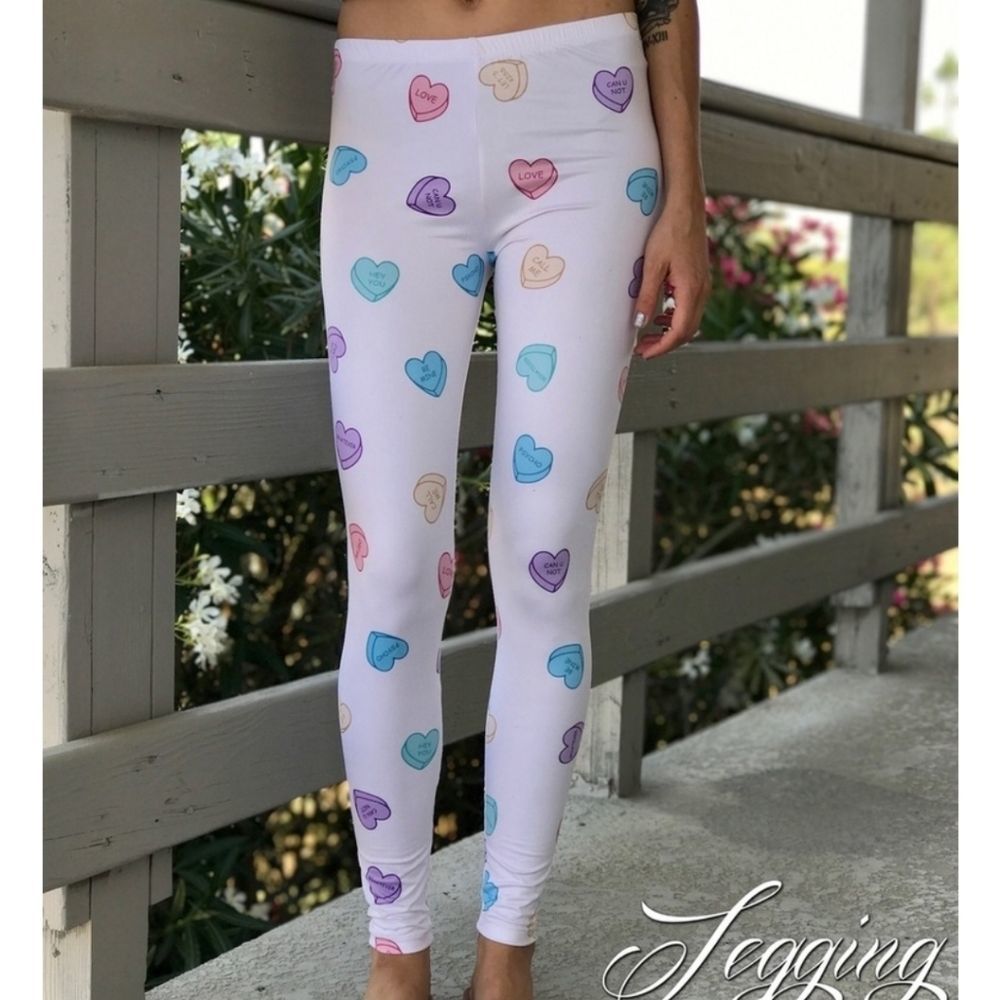 3/$20 Valentines Leggings One Size (3-9) candy hearts 💕 💞